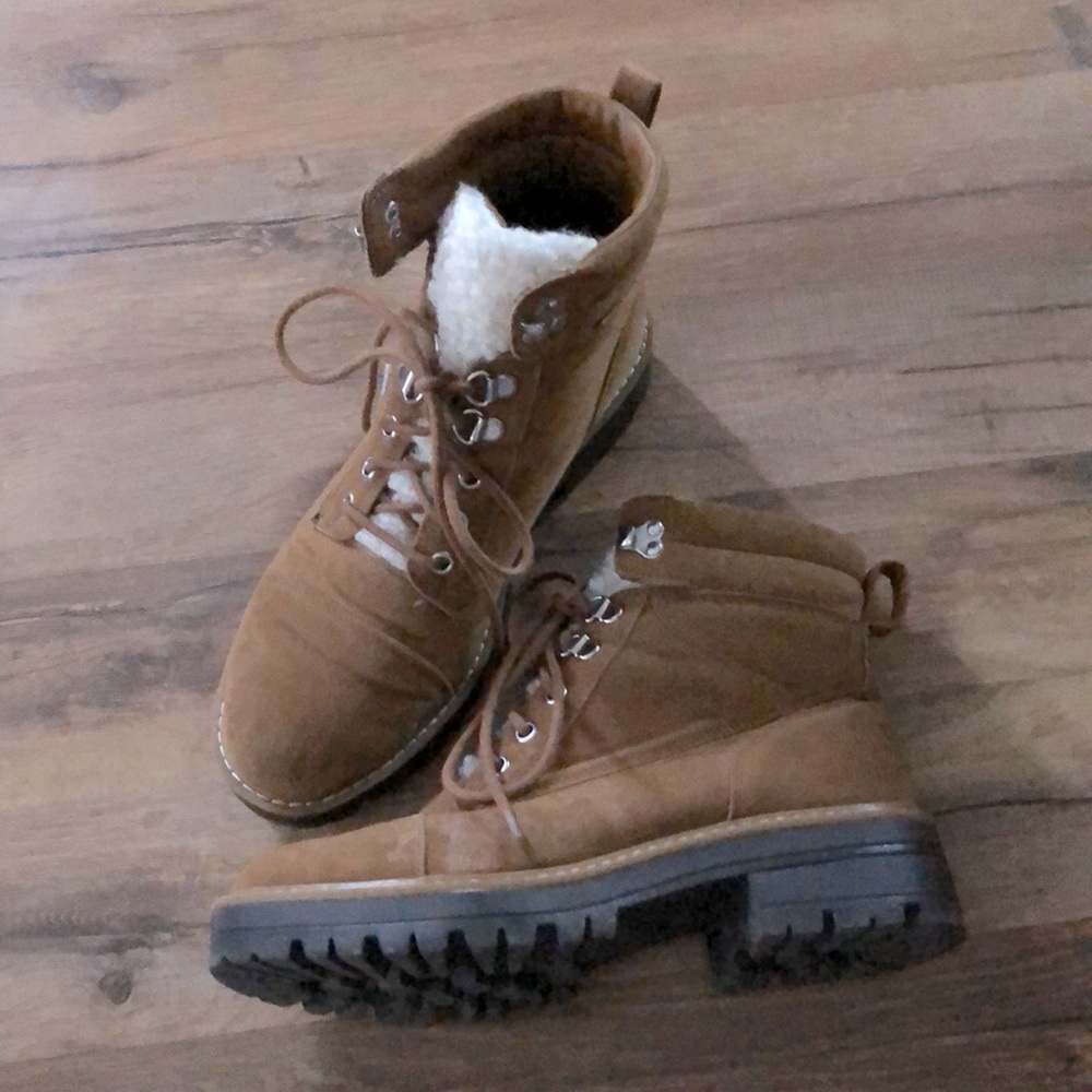 Lace up work boot size 7.5